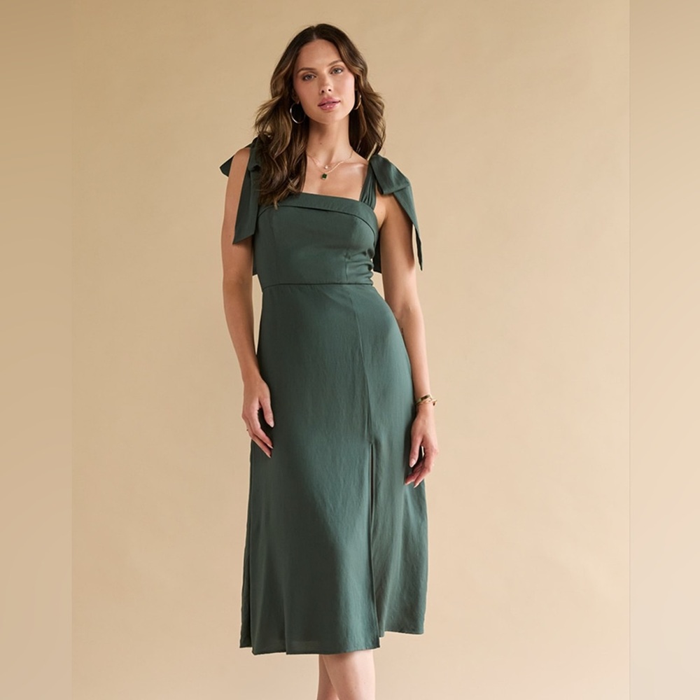 Francesca's Collections Green Midi Dress